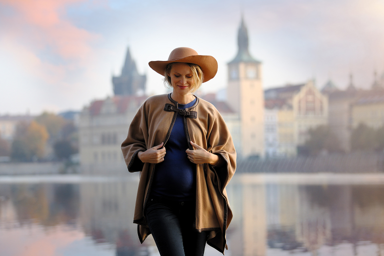 těhotenské focení - posing venku ve městě 