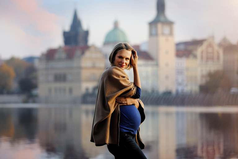 Těhulka při focení v centru Prahy